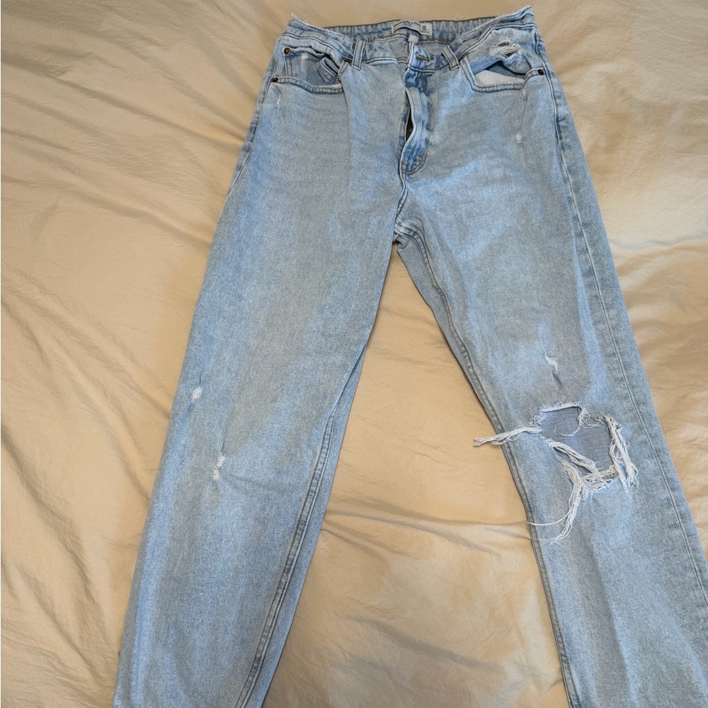 Abercrombie & Fitch Light Wash Distressed Women's Jeans